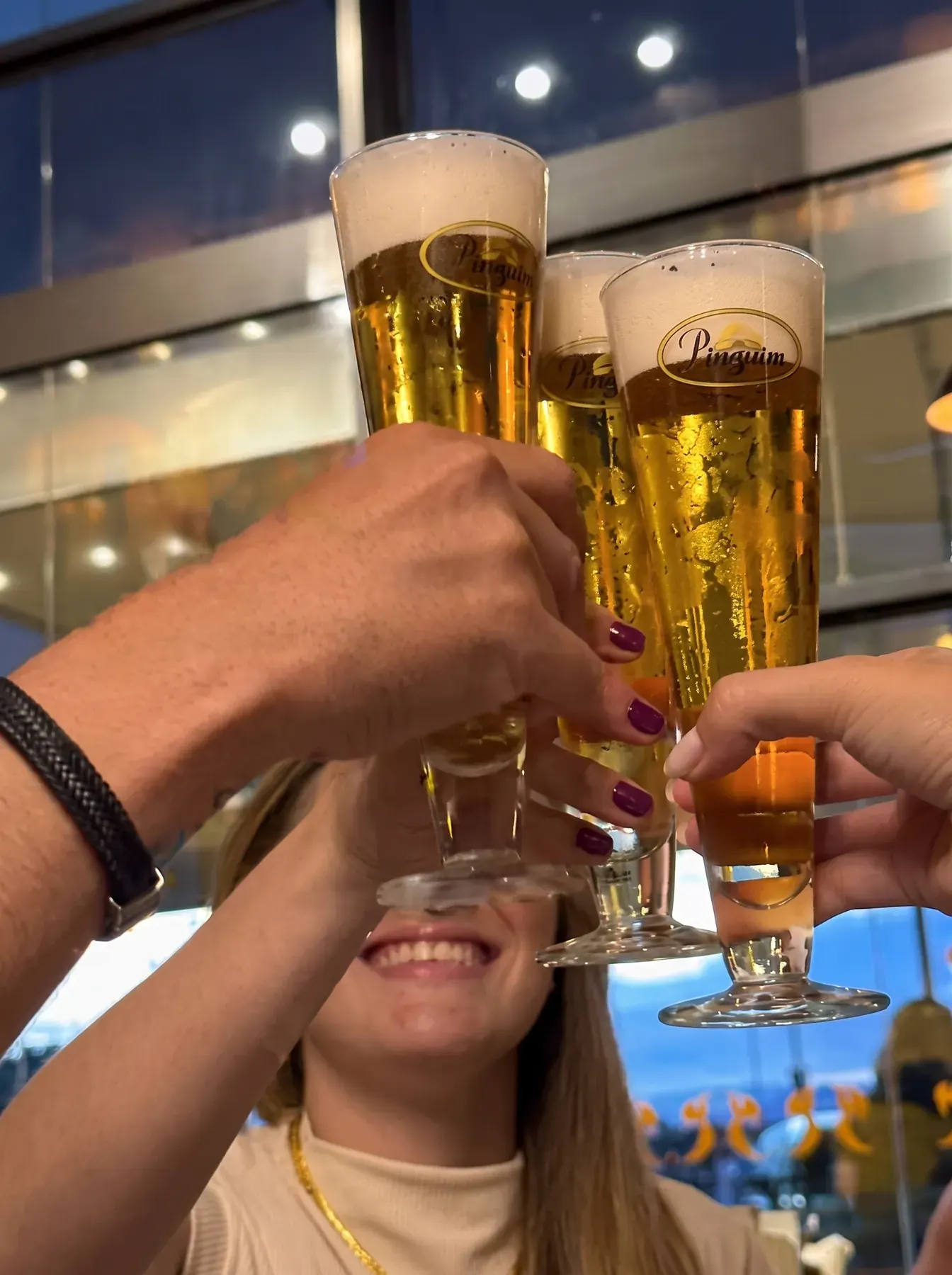 Brinde com tulipas de chopp